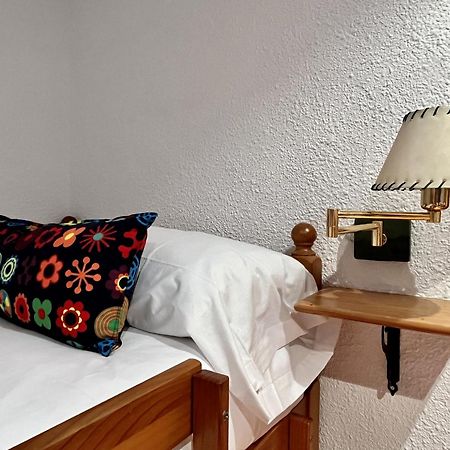 Hostal Nomadas By Gloove Villalba de la Sierra Exterior photo