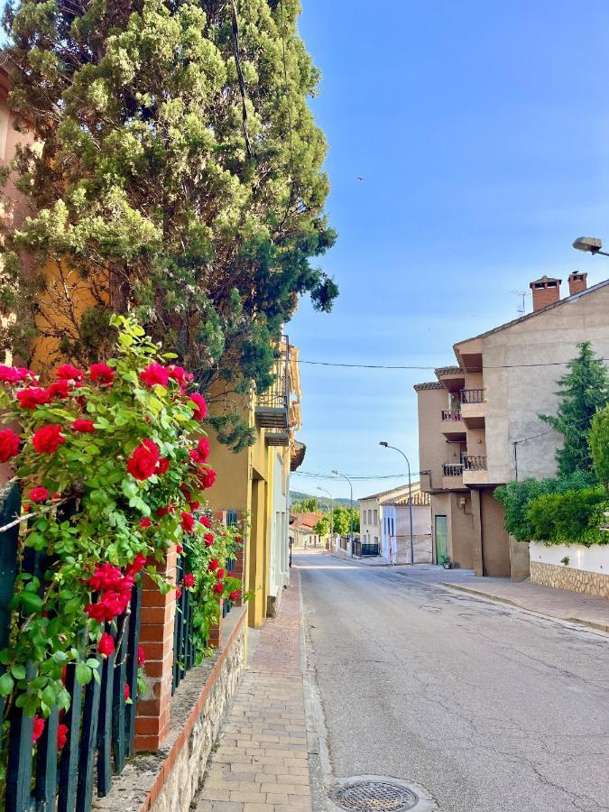Hostal Nomadas By Gloove Villalba de la Sierra Exterior photo