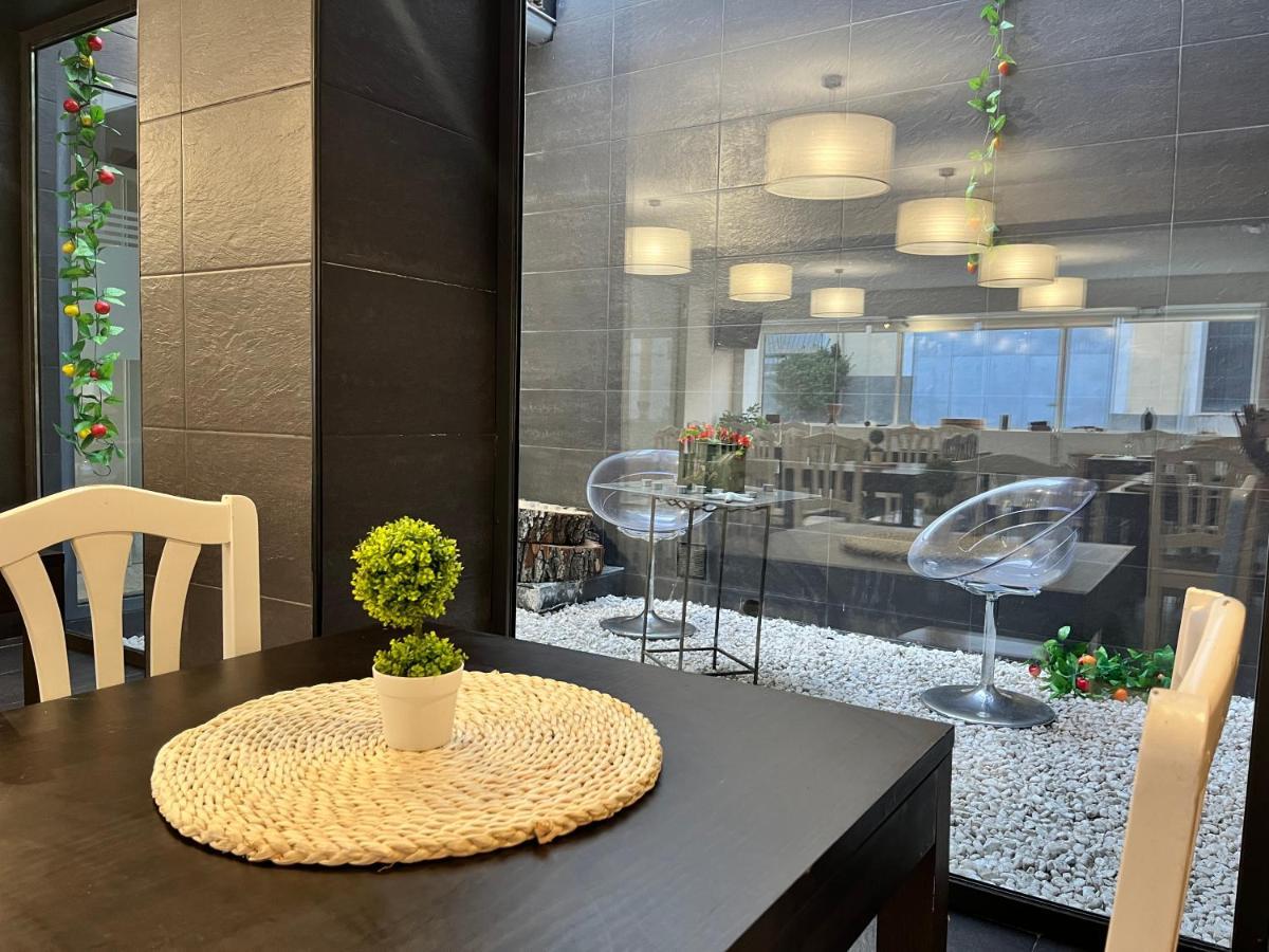Hostal Nomadas By Gloove Villalba de la Sierra Exterior photo