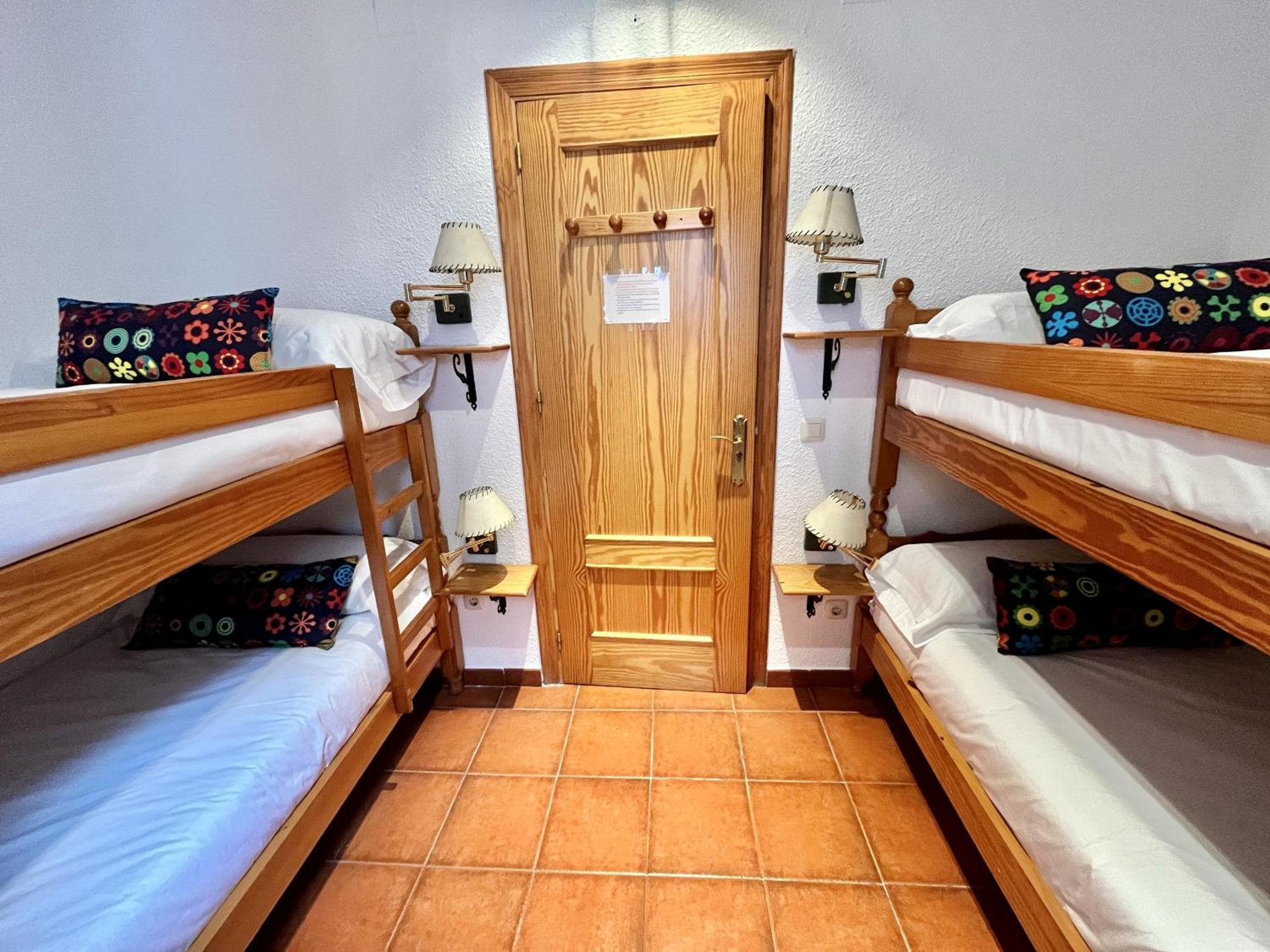 Hostal Nomadas By Gloove Villalba de la Sierra Exterior photo